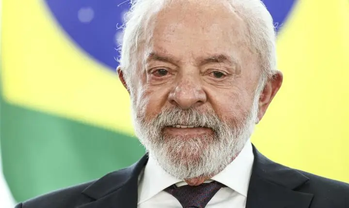 Antes de viagem ao Panamá, Lula conversa com presidente Mulino