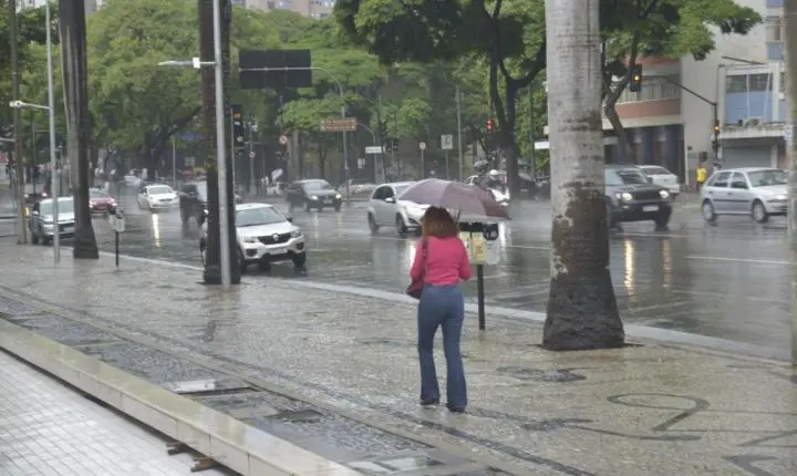 Governo de Minas emite alerta para volumes elevados e risco de transtornos até 24/1