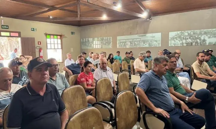 Prefeitura discute com Sindicato Rural e produtores plano para recuperar estradas rurais