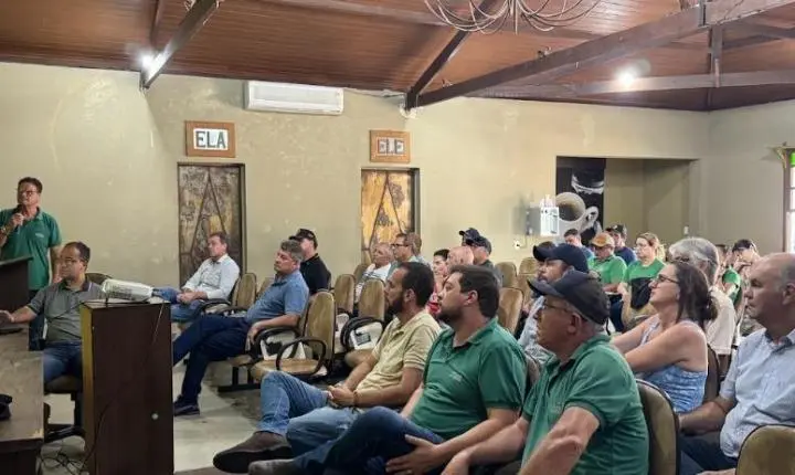 Prefeitura discute com Sindicato Rural e produtores plano para recuperar estradas rurais